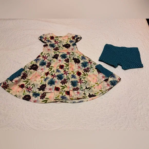 Arya Grace Floral Set with Polka Dot Accents - Picture 2 of 5